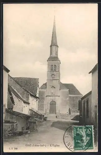 AK Issé, L`Église vue de la rue principale