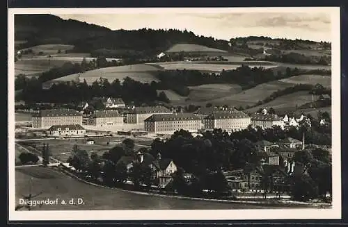 AK Deggendorf, Ortspanorama vom Berg aus gesehen