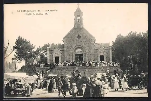 AK La Baule, La Chapelle sortie de messe