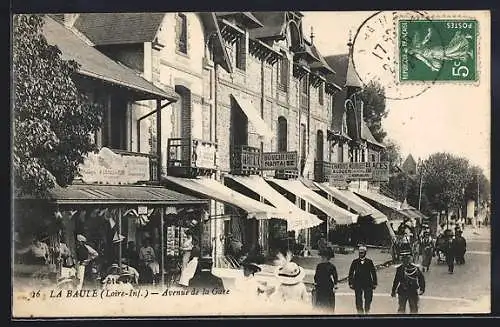 AK La Baule, Avenue de la Gare avec boutiques et passants