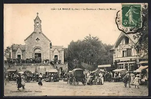 AK La Baule, La Chapelle, Sortie de Messe