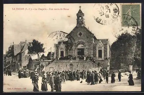 AK La Baule, La Chapelle, Une sortie de Messe