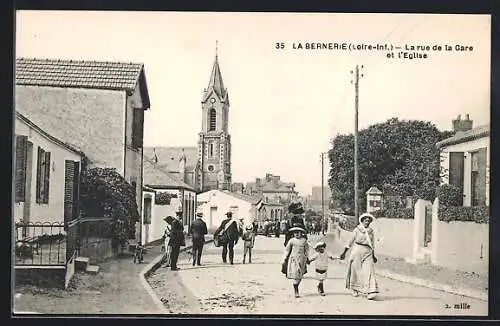 AK La Bernerie, La rue de la Gare et l`Église