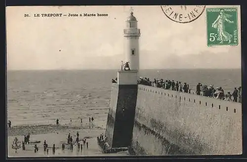 AK Le Treport, Jetee a Maree basse, Hafendamm bei Ebbe mit Leuchtturm