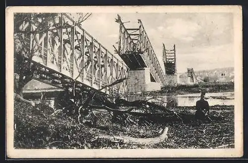 AK Belgrad, zerstörte Eisenbahnbrücke Semlin-Belgrad