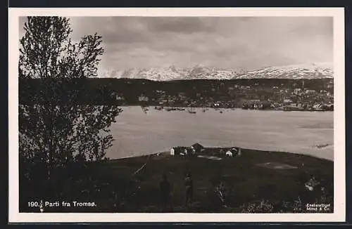 AK Tromso, Ortspanorama mit Gebirge