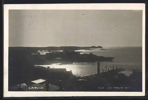 AK Larvik, Blick entlang der Küste