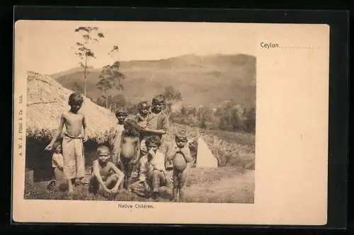 AK Indische Kinder vor einer Hütte auf der Insel Ceylon