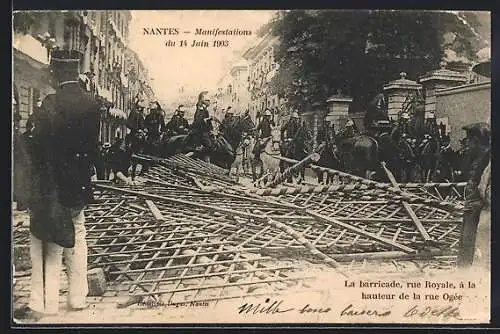 AK Nantes, Manifestations du 14 Juin 1903, La barricade, rue Royale