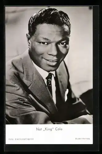 AK Musiker Nat King Cole in Anzug und Krawatte