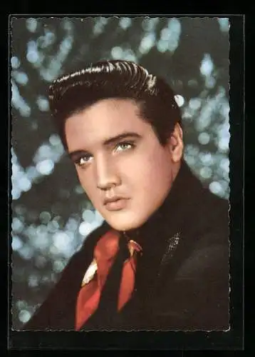 AK Musiker Elvis Presley mit Halstuch