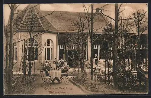 AK Bielefeld, Siekerschweiz, Gasthaus Waldkrug, Bes. Adolf Wedding, Tische im Garten