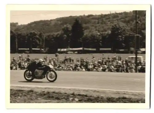 Fotografie Motorrad-Rennen Solitude Rennen 500ccm 1954, Geoff Duke auf Gilera Startnummer 1