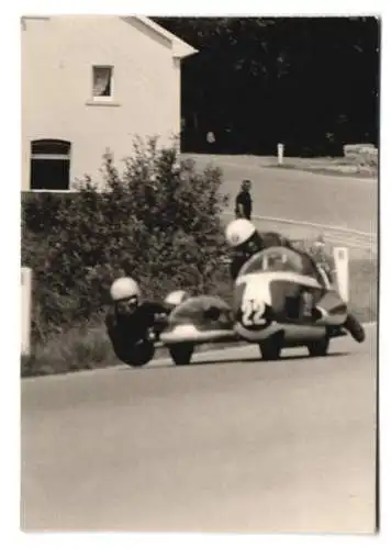 Fotografie Motorrad-Rennen, Seitenwagen-Rennen, Butscher / Neumann mit Startnummer 22