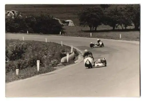 Fotografie Motorrad-Rennen, Seitenwagen-Rennen, Butscher / Neumann mit Startnummer 16