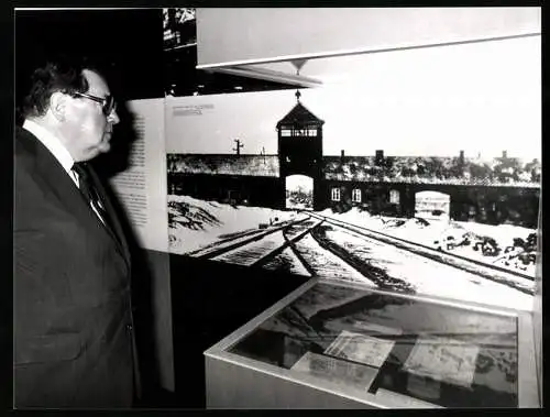 Fotografie unbekannter Fotograf, Ansicht Jerusalem, Franz-Josef Strauss in Yad Vashem, Gedenkstätte für Nazi-Opfer