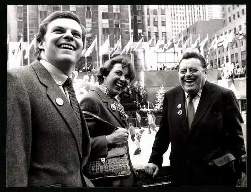 Fotografie unbekannter Fotograf, Ansicht New York City, Franz-Josef Strauss mit Familie beim Stadtbummel 5th Avenue 1980