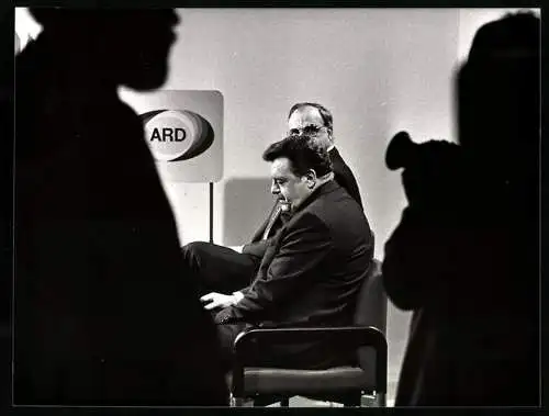 Fotografie Sven Simon, Bonn, Politiker der CDU-CSU Helmut Kohl und Franz-Josef Strauss im ARD-Studio