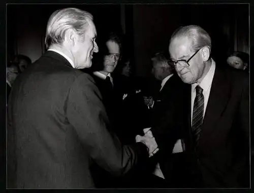 Fotografie Knippertz, Bonn, Bundespräsident Karl Carstens & Herbert Wehner 1981