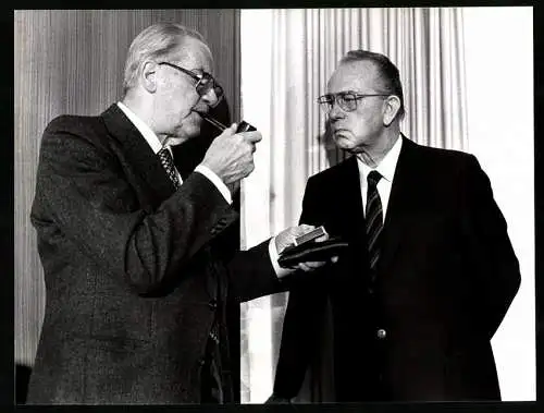 Fotografie Sven Simon, Bonn, Herbert Wehner und DGB-Vorsitzender Heinz-Oskar Vetter