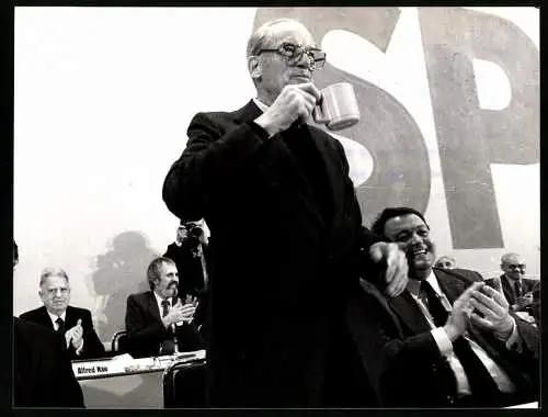 Fotografie Herbert Wehner beim SPD-Parteitag in Berlin 1979