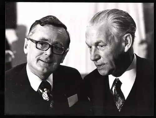 Fotografie Sven Simon, Bonn, SPD-Politiker Alex Möller & Finanzminister Karl Schiller 1985