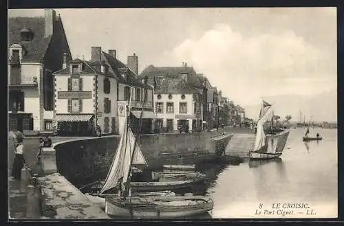 AK Le Croisic, Le Port Ciguet avec bateaux à voile le long des quais