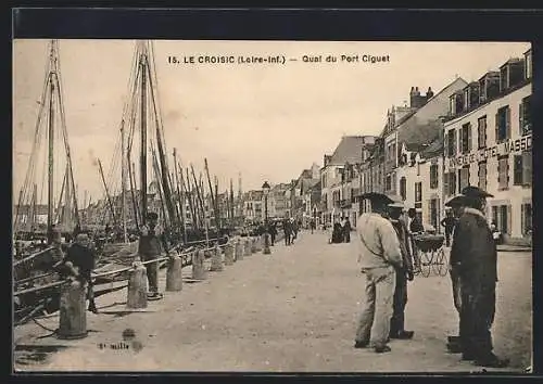 AK Le Croisic, Quai du Port Ciguet avec des bateaux et des passants