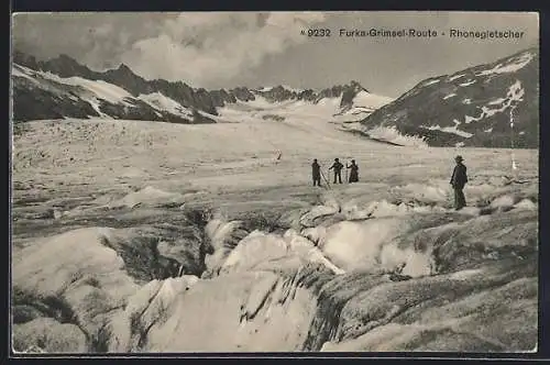 AK Rhonegletscher, Wanderer auf der Furka-Grimsel-Route