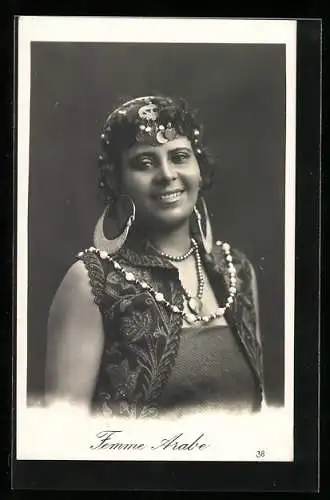 AK Femme Arabe, arabische Schöne mit Schmuck