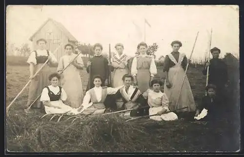 Foto-AK Freudenstadt, Bäuerinnen auf dem Felde, Erntezeit 1912