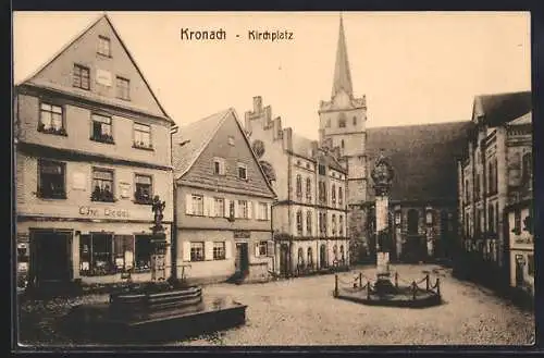 AK Kronach / Oberfranken, Kirchplatz mit Geschäften