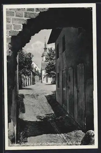 AK Lübben, Durchblick durch die Stadtmauer auf die Kirche