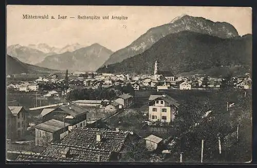 AK Mittenwald /Isar, Ortsansicht mit Reither- und Arnspitze