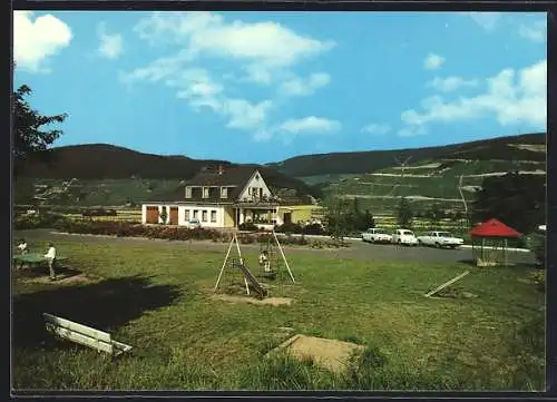 AK Wintrich /Mosel, Rasthaus und Pension Zum Wintricher Grosser Herrgott, Bes. Fam. Peter Jakobs, Ansicht mit Spielplatz