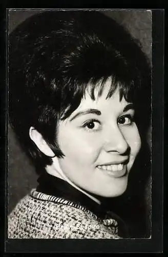 AK Musikerin Helen Shapiro mit lächelndem Gesicht