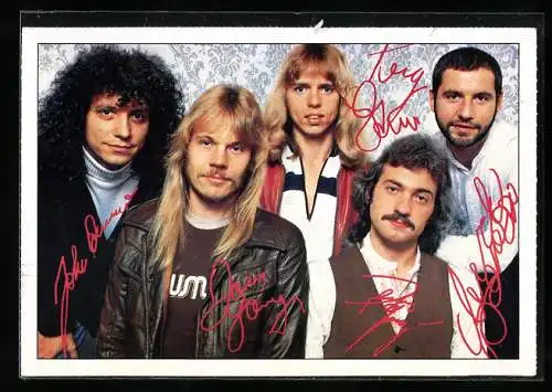 AK Band Styx in die Kamra blickend