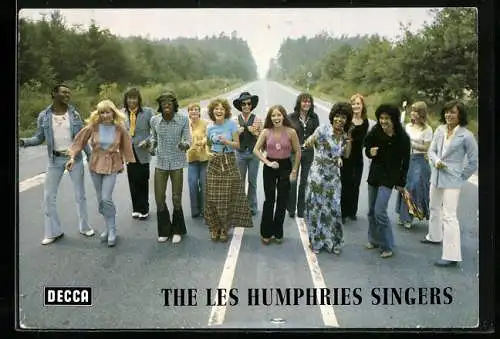 AK Gesangsgruppe The Les Humphries Singers laufen auf der Strasse