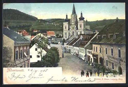 AK Mariazell, Strassenpartie mit Gasthaus zur goldenen Kanone, Blick zur Kirche