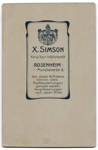 Fotografie X. Simson, Rosenheim, Münchenerstrasse 6, Dame mit Kind in eleganter Kleidung