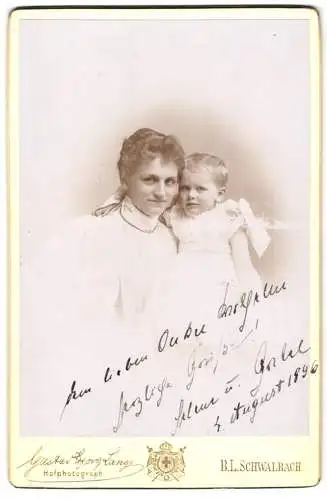 Fotografie Gustav Georg Lange, B. L. Schwalbach, Eine Mutter mit ihrem Kind