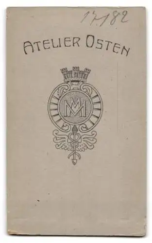 Fotografie Atelier Osten, Berlin, Frankfurter Allee 109 1 /2, Porträt einesJungen mit kariertem Halstuch