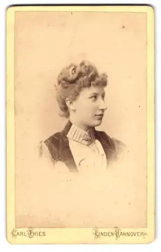 Fotografie Carl Thies, Linden-Hannover, Deisterstrasse 1, Porträt einer Dame im Profil