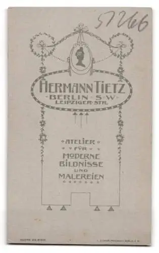 Fotografie Hermann Tietz, Berlin, Leipziger Strasse, Mutter mit ihrem Kind