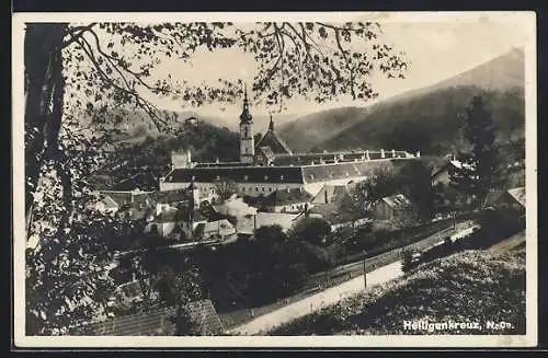 AK Heiligenkreuz /N.-Oe., Blick zur Kirche