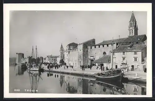 AK Trogir, Partie am Hafen