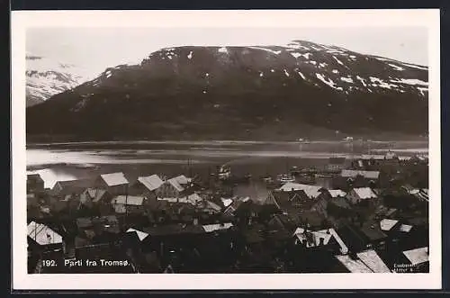 AK Tromso, Stadtansicht mit verschneiten Bergen