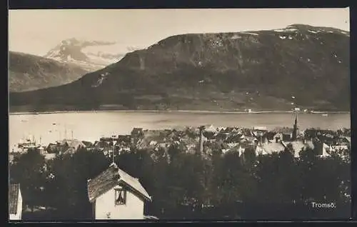 AK Tromsö, Ortsansicht mit Bergen und See