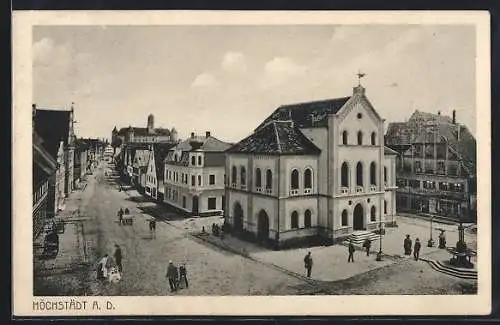 AK Höchstädt a. D., Markt mit Strasse und Denkmal aus der Vogelschau