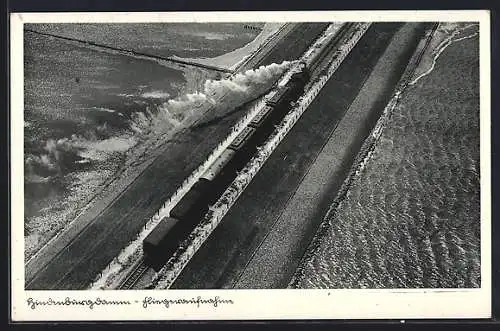 AK Westerland / Sylt, Eisenbahn auf dem Hindenburgdamm, Fliegeraufnahme